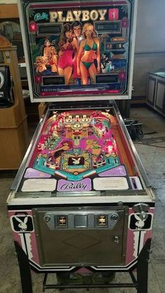 an old fashioned pinball machine with two women on the front and one in the back