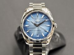 Ottime condizioni 41mm Omega Aqua Terra, rif. 22010412103005. Elegante Aqua Terra con il nuovo bellissimo quadrante Summer Blue. Set completo 4/2024. Garanzia del produttore valida fino al 4/2029. Omega Aqua Terra, Omega Seamaster Aqua Terra, Seamaster Aqua Terra, Aqua Terra, Patek Philippe Nautilus, Breitling Navitimer, Rolex Day Date, Rolex Gmt, Audemars Piguet Royal Oak