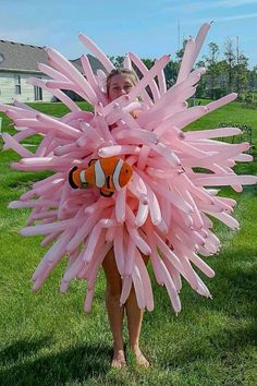 Illusion Costumes, Meme Costume, Fish Costume, Diy Halloween Costumes For Kids, Diy Halloween Costumes Easy, Unique Halloween Costumes, Easy Diy Halloween, Fantasias Halloween, Finding Nemo