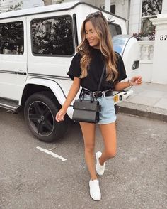 Brunch Outfit Streetwear, L.a Outfits, Kate Hutchins, Look Short Jeans, Outfit Chic, Toyota Yaris, Trendy Summer Outfits, Summer Fashion Outfits, Cute Summer Outfits