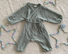 We would like to offer you handmade 100% cotton baby/toddler kimono, made with Love for your special ninja 😉available in four colours, for different colour please send me a message. Japanese Baby Clothes, Newborn Kimono, Kimono Onesie, Kids Kimono, Clothing Sets, Cotton Baby, Slovakia, Kids Clothing, Outfit Sets