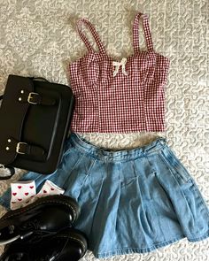 Vintage Romance Aesthetic Outfits, Old Americana Outfits, Americana Summer Outfit, Vintage Americana Clothes, Old Americana Aesthetic Outfits, Vintage Americana Aesthetic Outfit, Vintage Americana Summer, American Vintage Outfits, Americana Clothes