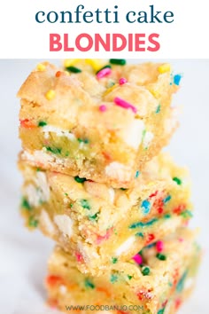 confetti cake blondies Funfetti Cookie Bars, Funfetti Cake Mix Recipes, Blondies Recipe Easy, Funfetti Cake Mix Cookies, Cake Bars Recipe, Cake Mix Cookie Bars, Confetti Cookies, Easy Bar Recipes, Cookie Bars Easy