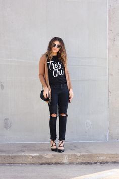 What To Wear With Black Jeans - Cleo Madison Outfits Graphic Tees, Plus Size Fashion Ideas, Mum Style, Tee Outfits, Inspo Pictures