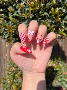 Christmas 3d Nails, Christmas Nails Peppermint, Holiday Nails Snowflake, Peppermint Swirl Nails, Red Nails Holiday, Winter Nails Red, Christmas Nails Snowflake, Peppermint Nails, Christmas Press On Nails