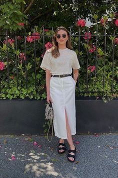 Classic Casual Outfits For Women Summer, White Denim Skirt Outfit, Classic Style Outfits, Casual Day Outfits, Elegante Casual, White Skirt, Mode Inspo, Summer Fashion Outfits