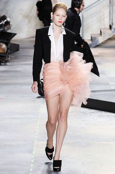 Isaac Mizrahi Spring 2010 Ready-to-Wear Collection Photos - Vogue Couture Jackets, Brand Campaign, Alexandre Vauthier, February 11, Giuseppe Zanotti, Modern Luxury, Rihanna, Runway Fashion