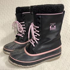 Excellent Condition! Nice Clean Inside. Minor Signs Of Wear On The Toes. Bottoms Look Great Size 8! Pink Sorel Boots, Sorel Boots Womens, Sorel Womens, Duck Boots, Rain Boots, Looks Great, Womens Boots, Black Pink, Shoe Boots