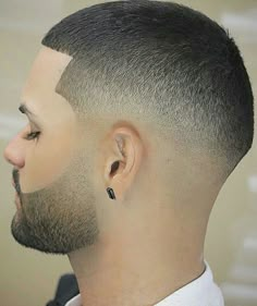 Fade Haircut Women, Curly Hairstyles For Men, Black Men Beard Styles, Men Fade Haircut Short, Taper Fade Curly Hair, Shaving Cut, Short Fade Haircut