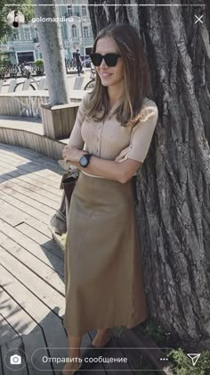 Style Icons Women, Trendy Womens Fashion, Neutral Outfits, Classy Style, Person Standing, Style Inspiration Summer, Business Dresses, Fashion Over 40