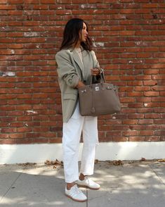 Oversized blazer outfit idea! – Sincerely Jules Neutral Blazer, Oversized Blazer Outfit, Look Adidas, Blazer Outfit, Sincerely Jules, Spring Ideas, Spring Look, Style Edit