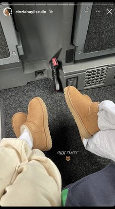 Mini Ugg Aesthetic, Aesthetic Ugg Outfits, Fits With Uggs, Low Uggs Outfit, Ugg Boots Aesthetic, Uggs Aesthetic, Ugg Fits, Ugg Outfit Ideas, Uggs Tasman