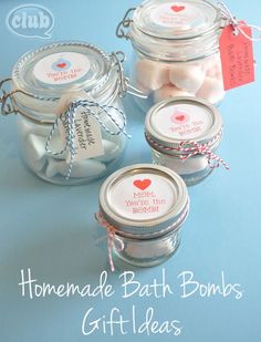 Homemade Bath Bombs in a jar with free printable...You're The Bomb! Great craft idea for kids Diy Gifts In A Jar, Mason Jar Gifts Diy, Creative Mother's Day Gifts, Mason Jar Christmas Gifts, Gifts In A Jar, Beauty Products Gifts, Homemade Bath, Christmas Mason Jars, Pampering Gifts