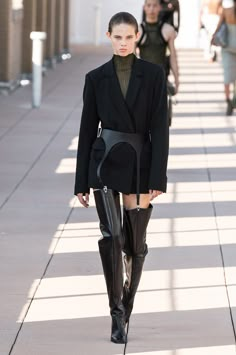 Mantel Outfit, Detail Couture, Takashi Murakami, Coat Outfit, Looks Street Style, Dion Lee, 가을 패션, Fashion Show Collection