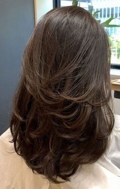 medium layers, medium layered haircut, curtain bangs, haircut with curtain bangs, medium layered haircut with bangs Feathers Haircut, Κούρεμα Bob, Haircuts For Medium Length Hair, Hair Inspiration Long, Layered Haircuts For Medium Hair, Medium Layered Haircuts, Fishtail Braid, Haircuts For Wavy Hair