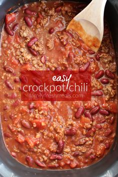 an easy crockpot chili recipe with beans and meats in a red sauce