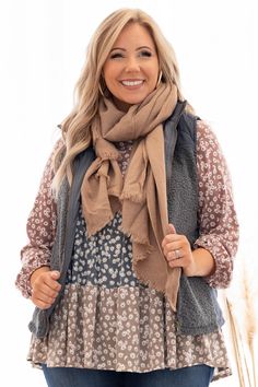 fb-feed Tan Scarf, Effortlessly Chic Outfits, Winter Night, Chic Outfit, Night Looks, Basic Tops, Affordable Fashion, Winter Scarf, Chic Outfits