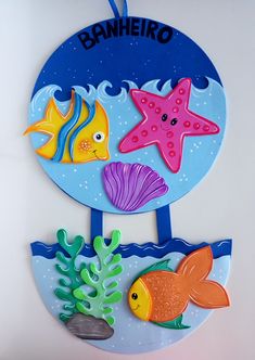 there is a fish and starfish decoration on the side of this wall hangings