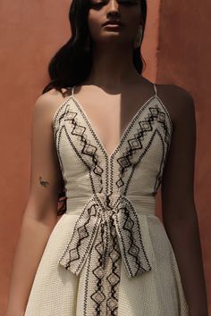 Based in: MéxicoTHIS IS A PRE-ORDER ITEM - WILL SHIP IN 4 WEEKS! Introducing the Vestido Colibrí: a flirty, feminine linen dress with beautiful artisanal embroidery crafted by Teresa Pérez, an artisan from the Zinacantán community. Wear it off the shoulder for a fun and flirty look, dress it up with heels, or pair it with sneakers for an effortlessly chic look. Make a lasting impression with this timeless piece of wearable art! Details Pre-Orders will be shipped in 4 weeks! Made in: Mexico City Mexican Folklore, Cotton Textiles, Circular Skirt, Looks Country, Elegante Casual, Contemporary Outfits, Capsule Collection, Mode Inspiration, Mexico City