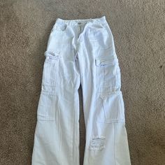 Never Worn Cheap Trendy White Cargo Jeans, Cheap White Baggy Cargo Jeans, White Cargo Jeans, White Baggy Jeans With Pockets, Cargo Baggy Pants, White Full-length Cargo Jeans With Pockets, White Full-length Jeans With Cargo Pockets, Grunge Pants, White Grunge