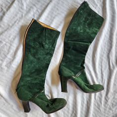 Vintage Luxury Unique Women's Tall Green Velvet Boots ~ Size 8.5 - In Excellent Condition -- From Estate Sale In Las Vegas - Gorgeous Original Vintage Heels Fitted Heeled Boots With Suede Lining And Round Toe, Fitted Round Toe Heeled Boots With Suede Lining, Fitted Green Boots With Almond Toe, Green Fitted Boots For Formal Occasions, Formal Green Fitted Boots, Formal Fitted Green Boots, Fitted Green Boots With Leather Sole, Fitted Green Almond Toe Boots, Green Platform Boots