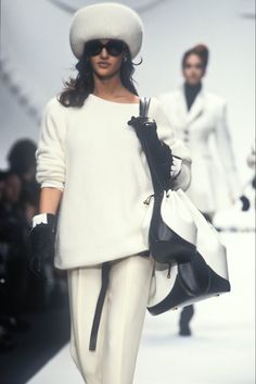 90s Models Aesthetic, Gianfranco Ferre, Sporty Casual, Elsa Peretti, Model Aesthetic, Vintage Vogue