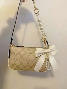 Aesthetic Coach Bag, Coach Purse Aesthetic, Coach Bags Aesthetic, Birthday Wishlist Ideas I Want, Things I Want To Buy List, 2000s Fashion Party, Coach Bag Aesthetic, Designer Handbags Aesthetic, Goyard Tote Outfit