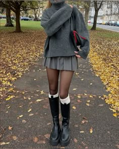 ليلو وستيتش, 00s Mode, Rok Outfit, Neue Outfits, Trendy Fall Outfits, Looks Street Style, Looks Black, Skirt Mini