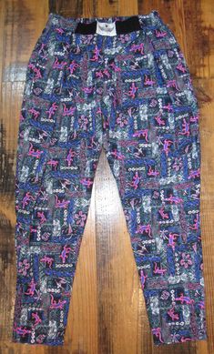 Awesome Surf / Parachute Pants from the 90's! They are in great shape with no flaws such as stains or damage. There is no size tag, probably closest to a men's large but please check measurements below to ensure proper fit. The waistband is elastic and has velcro straps so waist is pretty adjustable. Waist: 32" Inseam: 30" Total Length: 41" Hammer Pants, Pantalon Rose, Gecko, Velcro Straps, Neon Pink, Size Tag, Parachute Pants, Gender Neutral, Bathing Beauties