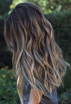 Winter Hair Colors To Try Right Now Trendy We Fryzurach, Bronde Hair, Brunette Balayage, Soft Caramel, Caramel Highlights, Low Maintenance Hair, Ombré Hair, Winter Hair Color, Balayage Brunette