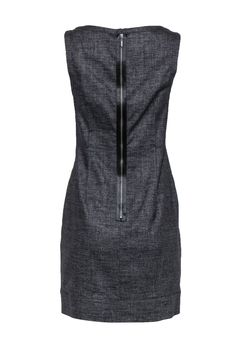 Be the boss in this classic wool blend sheath dress from Theory! Perfect for your next business meeting, this is a speckled and spectacular dress to wear with all your professional staples like fitted blazers, loafers, statement necklaces and your favorite flicked eyeliner look. Size 8 77% Wool, 22% Polyester, 15% Elastane Sheath silhouette Scoop neckline Speckled material Zippered back Waist 30" Bust 34" Total length 34.5"