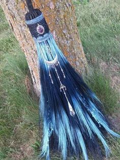 Making A Broom, Witches Staff, Witch Broom Diy, Diy Witch Broom, Crystal Broomstick, Diy Floral Witches Broom, Steampunk Witch Broom, Crystal Witches Broom, Witch’s Broomstick