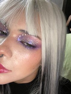 Alien Superstar Aesthetic Makeup, Galaxy Makeup Looks Easy, Space Theme Makeup, Makeup Looks Star, Galactic Outfit Ideas, Easy Rave Makeup, Space Themed Makeup, Outer Space Makeup, Space Makeup Looks