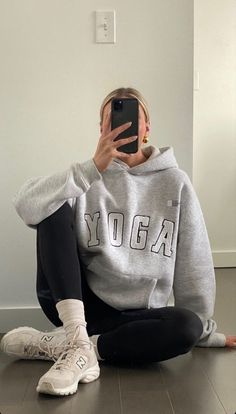 Black Athleisure Outfits, Sporty Fall Outfits, Chic Athleisure Outfits, Athleisure Capsule Wardrobe, Athleisure Capsule, Summer Athleisure, Lazy Fashion, Black Athleisure, Athleisure Outfits Summer