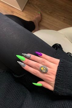 Halloween Nail Ideas, Turquoise Nails, Halloween Acrylic Nails, Masks Diy, Games Diy, Halloween Recipe, Wallpaper Halloween, Crafts Halloween, Her Nails