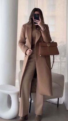 Fashion Business Woman, Bossy Outfit, Female Lawyer Fashion, Female Lawyer, Professional Wardrobe Essentials, Lawyer Fashion, Lawyer Outfit, Classy Winter Outfits, Winter Fashion Outfits Casual