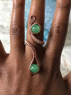 Adjustable Spiritual Rings With May Birthstone, Adjustable Rose Gold Ring For May Birthstone, Green Copper Rings As Gifts, How To Wrap Crystals With Wire, Unique Green Copper Rings, Adjustable Copper Toe Ring Jewelry, Unique Green Copper Ring, Wire Rings Ideas, Wire Ring