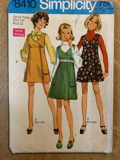 an old fashion sewing pattern with two women in dresses