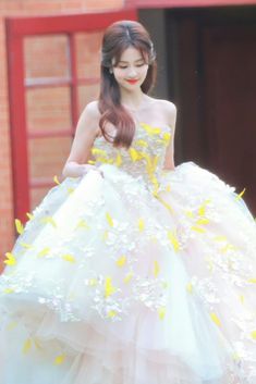 Pretty China, Fashion Photography Poses, Photography Poses, Beautiful Dresses, Fashion Photography, Actresses, Dresses