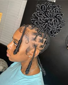 𝚙𝚒𝚗 | 𝚑𝟶𝟶𝚍𝚛𝚒𝚌𝚑𝚟𝚊𝚌𝚊 | Soft Locs Hairstyles, Fast Braids, Xpression Hair, Hair Braid Patterns, Spring Twist Hair, Locs Styles, Short Locs, Soft Locs