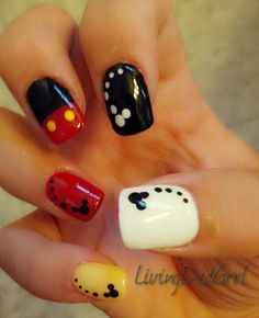 Nails Acrylic Mickey Mouse, Simple Gel Nails Short Disney, Disney Short Nail Designs, Mickey Mouse Clubhouse Nails, Mickey Mouse Gel Nails, Mickey Nails Acrylic, Disney Toes Designs, Fall Disney Nails Acrylic, Fall Mickey Nails