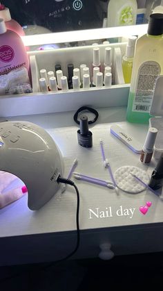 Nails Artist Aesthetic, Getting Nails Done Aesthetic, Nail Tech Aesthetic, Beginner Nail Tech, Nail Art Courses, Sun Nails