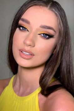 Makeup Ideas For A Yellow Dress, Eyeshadow Looks For Yellow Dress, Summer Dress Makeup, Eyeshadow With Yellow Dress, Makeup That Goes With Yellow Dress, Eye Makeup With Yellow Dress, Simple Yellow Makeup Looks, Brown And Yellow Eyeshadow