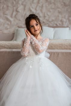 Flower Girl Dresses With Sleeves, Little Bride Dress Kids, Phoebe Lynn, Wedding Brazil, Tutu For Baby, Flower Girl Dress Long Sleeve, Baby Wedding Dress, Toddler Wedding Dress, Tutu Flower Girl Dress