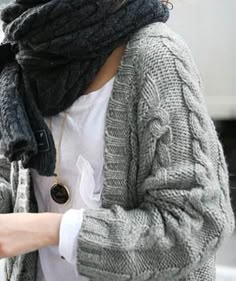 casual & cosy Walking Down The Street, Big Scarf, Oversized Knit Cardigan, Bohol, Outfit Trends, Oversized Cardigan, 가을 패션