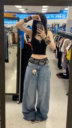 Emo Casual Outfits, Female Manipulator Outfits, Colorful Grunge Outfits, 90s Fashion Baggy, Fotos Y2k, Y2k Grunge Outfits, Trashy Outfits, Break Dance