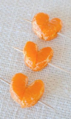 Comidas divertidas Light Refreshment Ideas, Heart Shaped Food, Decorações Com Comidas, Food Art For Kids, Fruits For Kids, Food Shapes, Valentines Day Food, Mozzarella Sticks, Easy Food Art