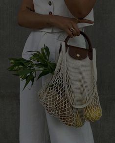 Longchamp Beach Bag, Le Pliage Filet Outfit, Longchamp Filet Outfit, White Outfit Aesthetic, Cottagecore Aesthetic Fashion, Longchamp Outfit, Kylie Francis