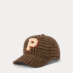 Notre patch « P » en chenille rehausse cette casquette de baseball ornée d'un grand motif prince-de-galles. Son tweed de laine à chevrons est tissé en exclusivité pour  Ralph Lauren Lauren par Magee 1866, filature irlandaise de renom. Wimbledon Fashion, Sons Day, Xmas Wishlist, Shopping Wishlist, Fashion Moodboard, Buy List, Dancing Bears, Cap For Men, Herringbone Tweed