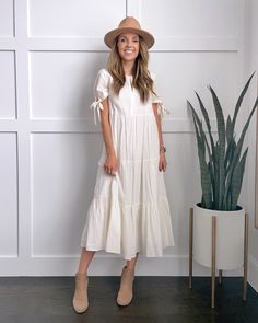 How To Wear Bows (In Clothing, Accessories and More) - Merrick's Art Felt Fedora Hat For Women Outfit, Felt Hat Outfit Summer, How To Wear A Fedora Women, Fedora Outfits Women, Fedora Hat Outfit Spring, Cute Outfits With Hats, Felt Hat Outfit, Hat Outfit Spring, Fedora Hat Outfit